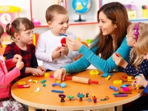 Уряд підвищить зарплати у закладах професійної та позашкільної освіти