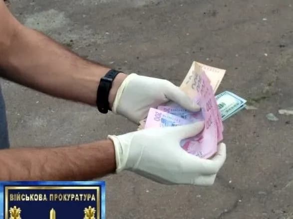 Военнослужащего поймали на взятке за доступ гражданским на территорию военного объекта для игры в пейнтбол