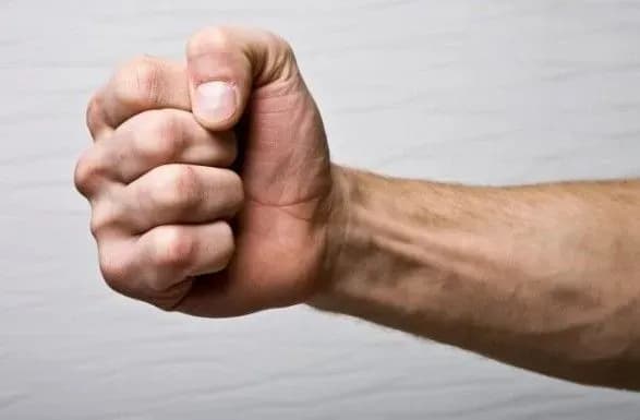 У Латвії конфлікт в коментарях на Facebook закінчився бійкою в реалі