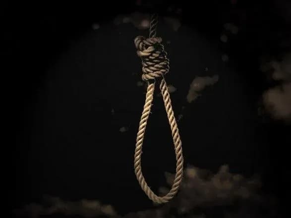 Поліція розслідує смерть 20-річного хлопця, знайденого повішеним у центрі Києва