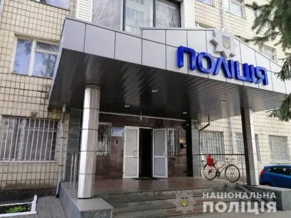 В Киевской области молодой человек застрелился в отделении полиции после попытки убить молодую пару