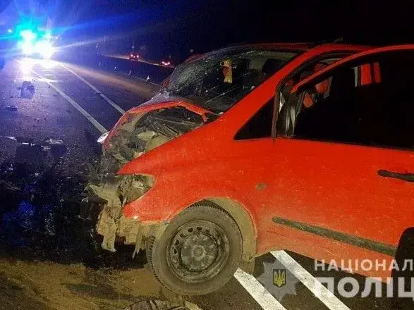 На Буковине столкнулись два микроавтобуса, пострадали восемь человек