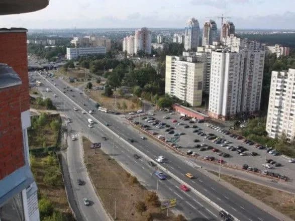 Сьогодні на одному зі столичних проспектів обмежать рух через ремонт за умови ясної погоди