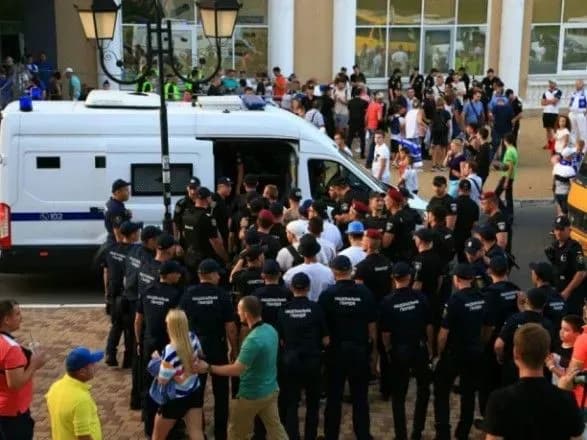 Перед матчем за Суперкубок в Одесі затримали вболівальників однієї з команд