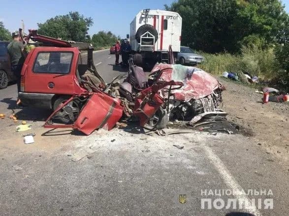 Під Одесою у лобовому зіткненні двох авто 6 осіб зазнали важких травм