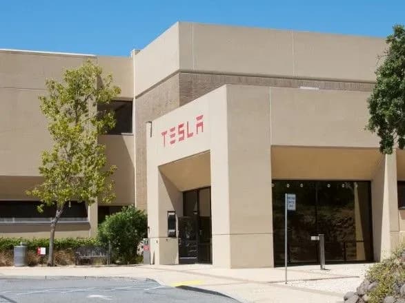 В машинах Tesla можна буде дивитися відео з YouTube і Netflix - Маск