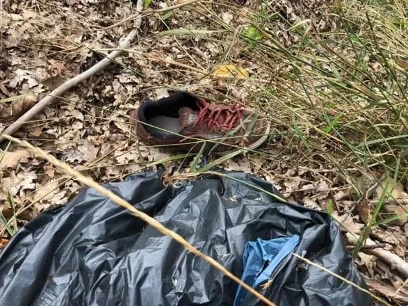 Чоловікам, які в Бучі вбили та підпалили тіло 25-річного будівельника за 600 доларів, повідомлено про підозру