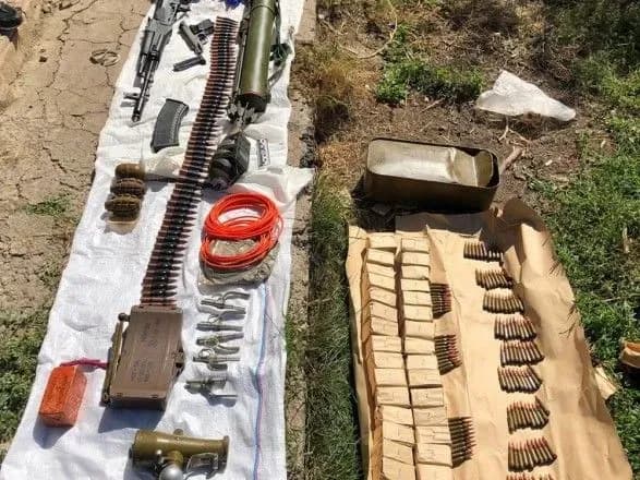 На Дніпропетровщині у чоловіка знайшли арсенал зброї