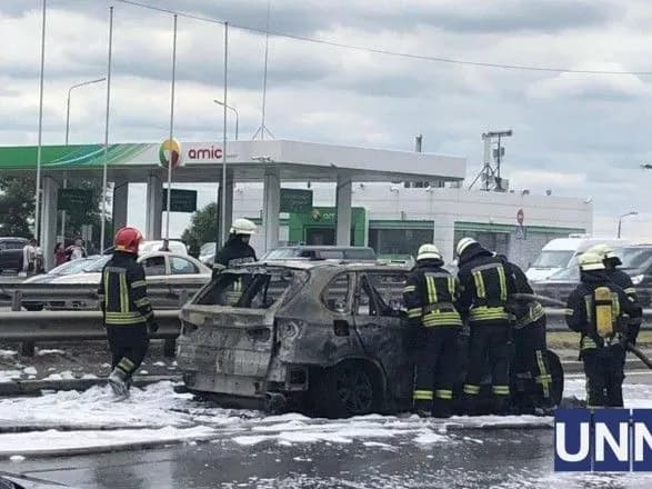 На Південному мосту вщент згорів легковик