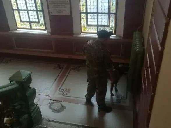 У Харкові евакуювали майже півсотні людей через "замінування" трьох вишів