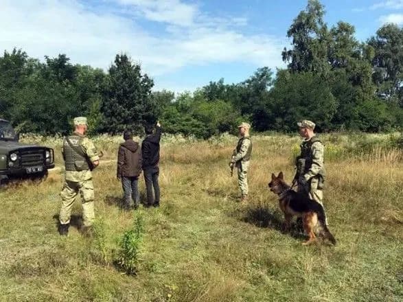 Прикордонники затримали двох курдів при спробі незаконно перетнути кордон