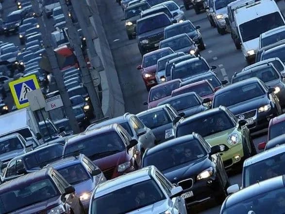 Величезні затори скували Київ