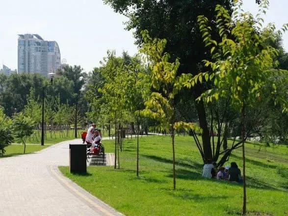 Кличко показал, как идут работы по реконструкции третьей очереди парка "Наталка" на Оболони