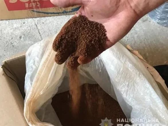Под Киевом обнаружили подпольные хранилища "брендового" кофе