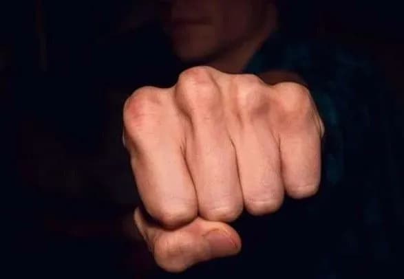 Чоловік до смерті забив сусіда під час сварки через давні образи