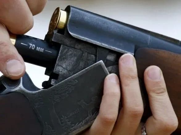 Чоловік на Прикарпатті спробував застрелитися