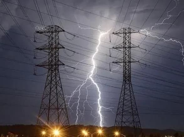 Через негоду на Чернігівщині досі без світла 26 міст і сіл