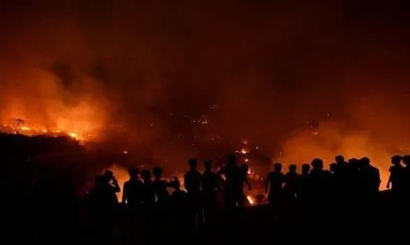 У столиці Бангладеш через пожежу без даху над головою залишились 50 тисяч людей