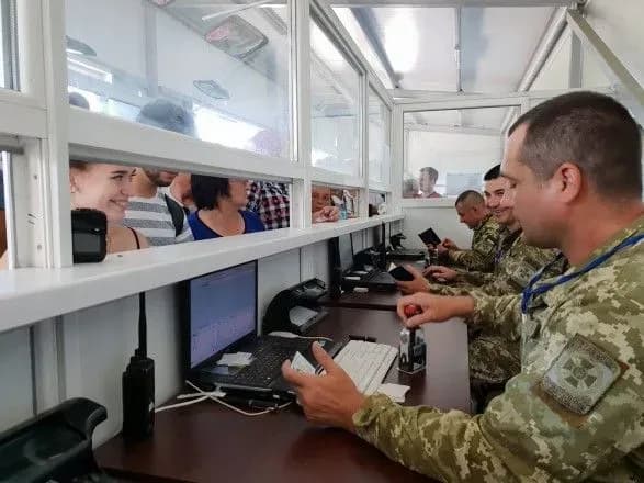 Скорочення часу роботи КПВВ "Станиця Луганська" скасували