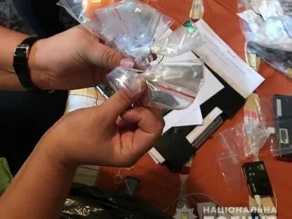 У столиці затримали трьох жінок за збут наркотиків