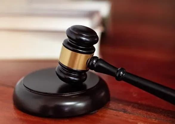 Наїзд на матір та її 9-річного сина у Києві: підозрюваній просять домашній арешт