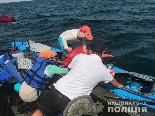 На Херсонщині поліція врятувала подружжя веслувальників