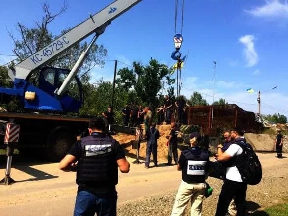 СЦКК: українська сторона розпочала демонтаж фортифікацій під Станицею Луганською