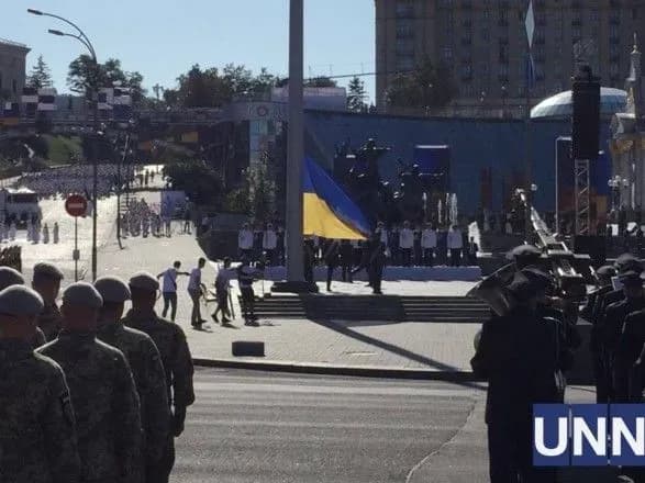Урочистості до Дня Незалежності почалися з хвилини мовчання за загиблими героями