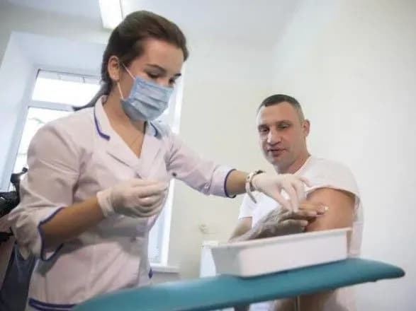 Кличко: я поддерживаю нововведение об обязательном вакцинации в школах и садиках