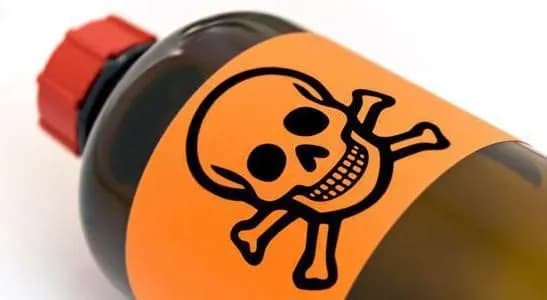 У Молдові померла дівчинка після миття голови засобом від вошей