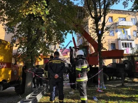 Під завалами будинку у Дрогобичі можуть перебувати ще п'ять осіб - ДСНС