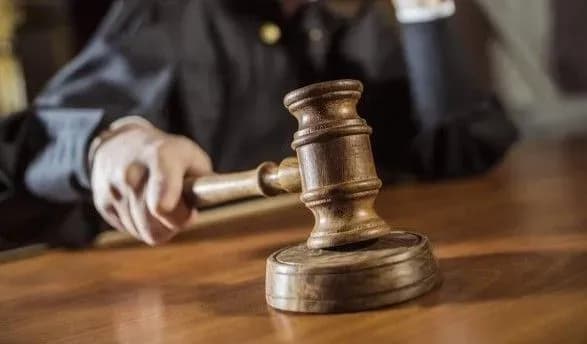 Обвал будинку в Дрогобичі: двом комунальникам обрали запобіжний захід