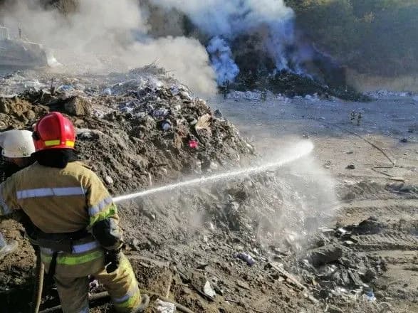 У Києві горіло сміттєзвалище