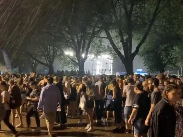 В немецком городе во время концерта обрушилась сцена, пострадали более 20 человек