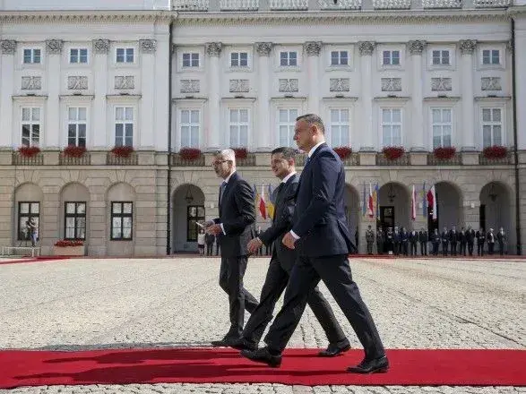 Щоб минуле не завадило майбутньому: Зеленський і Дуда перезавантажать робочу групу