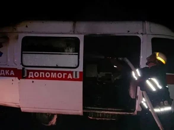 Автомобіль "швидкої" на Дніпропетровщині загорівся на ходу