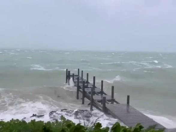 У США щонайменше мільйон людей повинні евакуюватися через наближення урагану "Доріан"