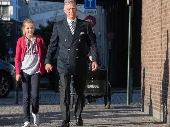 Донька короля Бельгії прийшла до школи у вишиванці