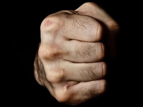 На Житомирщині тіло пенсіонера з переламаними ребрами знайшли у власному домі