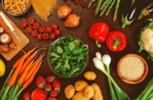 Українці витрачають на продукти харчування понад 45% своїх грошей