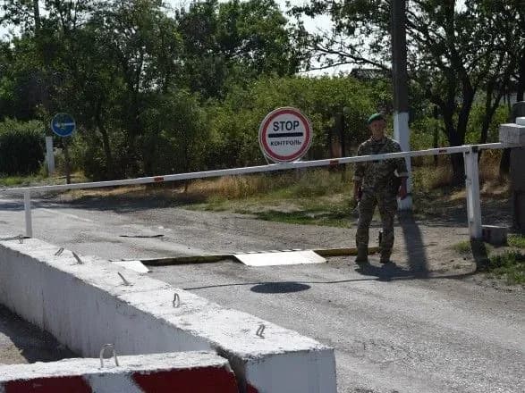 На КПВВ у зоні ООС зранку зібрались понад 250 автівок