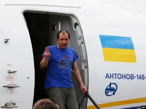 Джемілєв та Чубаров зустрілися зі звільненим кримчанином Балухом