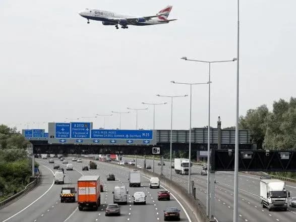 Майже 100% рейсів British Airways з Великої Британії скасовані