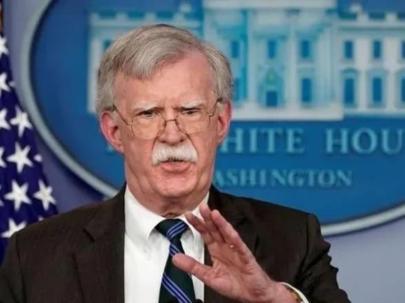 Трамп звільнив Болтона: його послуги більше не потрібні