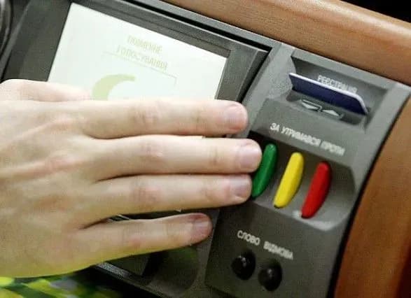 Нардепы приняли за основу два законопроекта относительно детенизации расчетов в торговле