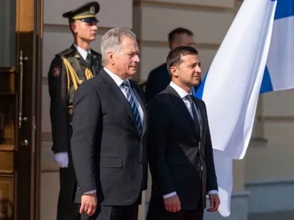 Зеленський обговорив земельну реформу з президентом Фінляндії