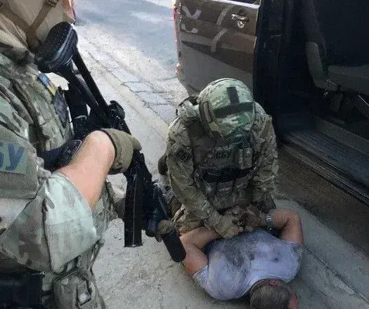 СБУ: одесит видавав себе за співробітника спецслужби та вимагав гроші