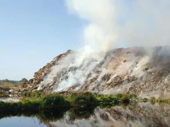 У Чернігові горить міське сміттєзвалище