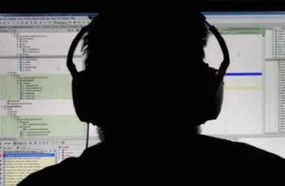 ДБР викрило правоохоронців, які "зливали" телефонні розмови