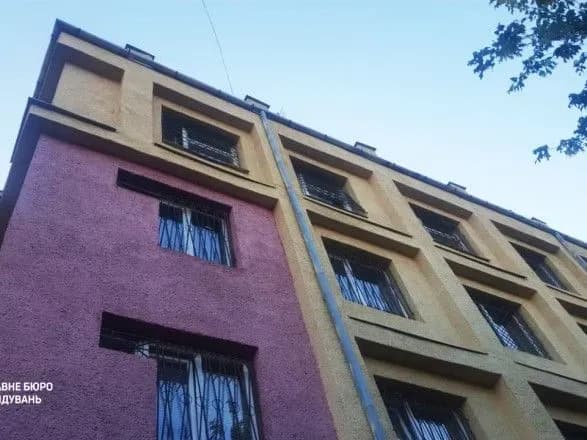 В Ужгороді чоловік вистрибнув з вікна відділку поліції